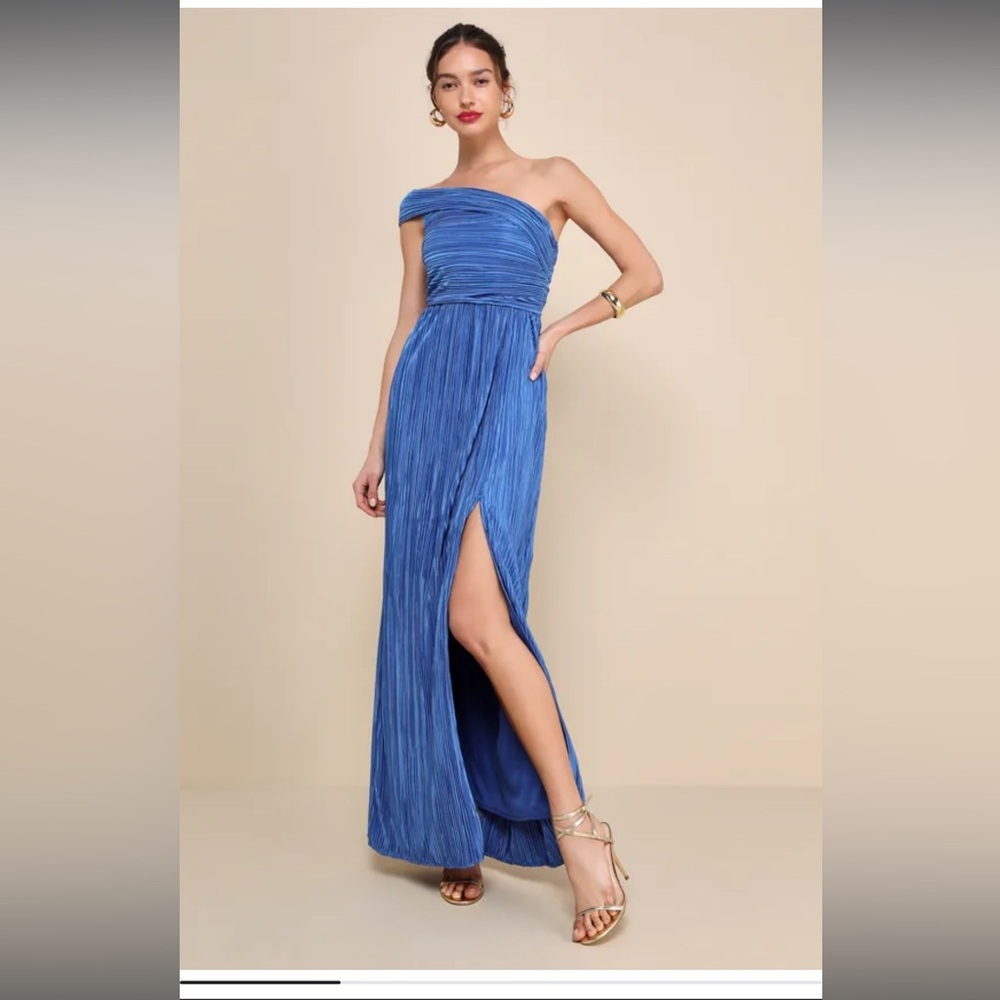 Beautiful Lulus Blue Off shoulder dress!